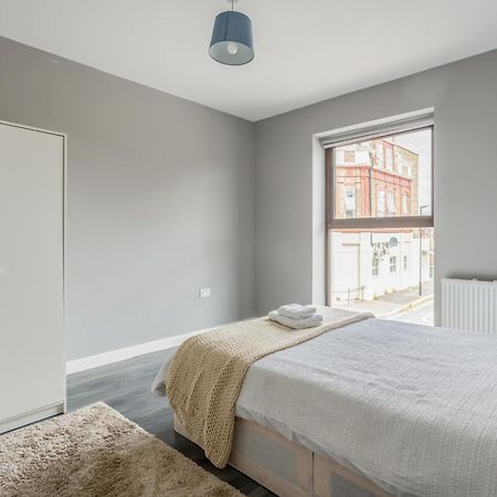 Modern Double Room With Shared Bathroom Лондон Екстер'єр фото