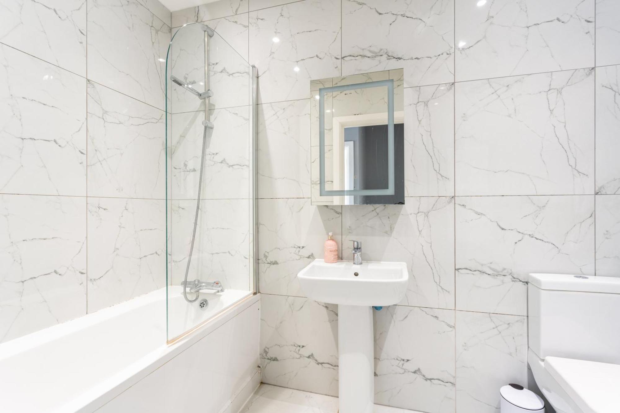 Modern Double Room With Shared Bathroom Лондон Екстер'єр фото